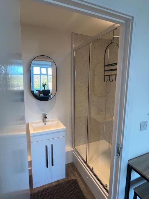 Abbotsbury 1 Bed Studio Opposite Uwe Free Parking Bristol Exterior foto